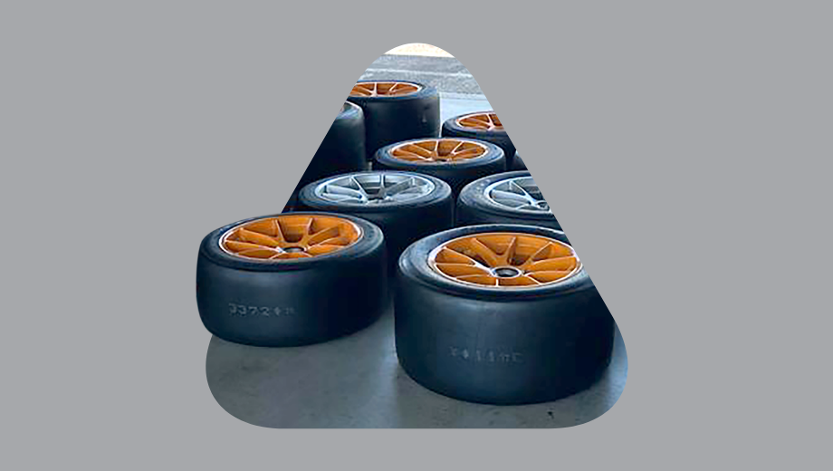 住友ゴム工業、Avery Dennison Maxdura® Tire Tagを レース用のタイヤ向けに採用